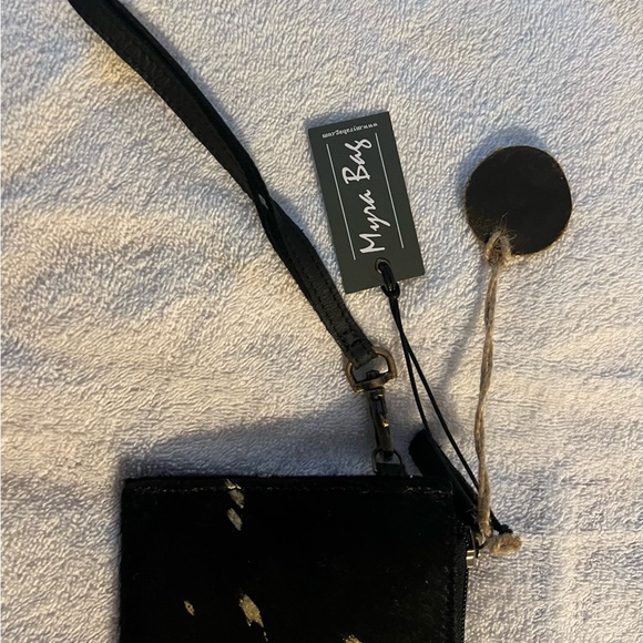 BNWT Myra Wallet in Black and Gold - Picture 4 of 4